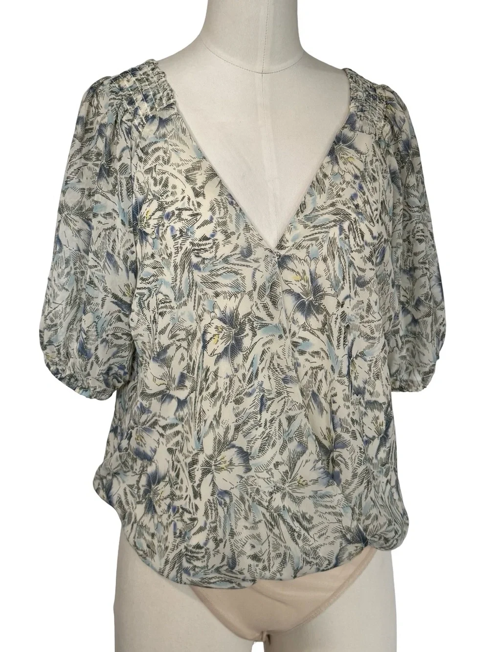 ASTR Women's Short Sleeves Wrap Blouse with Bodysuit Snaps in‎ Ivory Floral  M